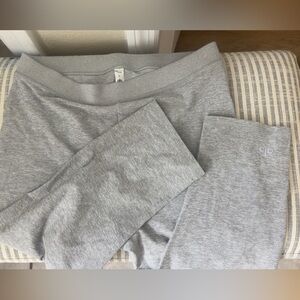 ALO Yoga Light Gray Sweatshirt
